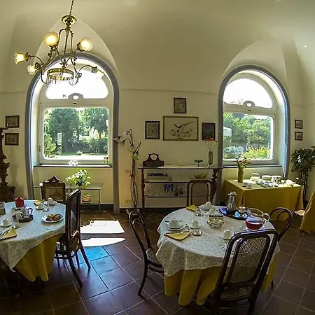 Ocsia Bed & Breakfast 3*